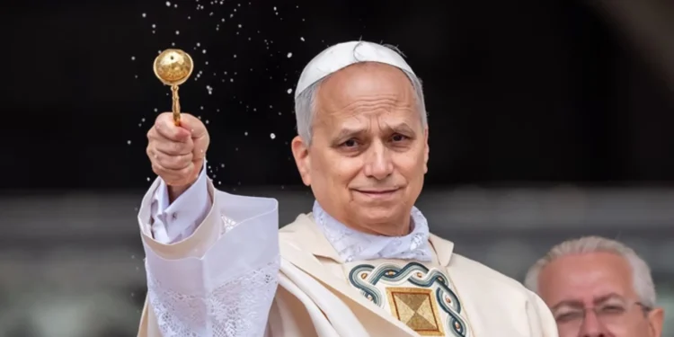 leao-xiv-diz-que-e-“o-papa-que-por-acaso-e-americano”-e-destaca-missao-universal-da-igreja