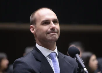 eduardo-bolsonaro-chora-em-inauguracao-de-emissora-nos-eua-e-diz-temer-prisao