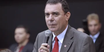 com-chapa-indefinida,-pt-lanca-luis-cesar-bueno-ao-governo-de-goias 