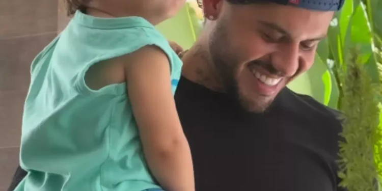 ze-felipe-e-alvo-de-denuncia-apos-video-em-que-ensina-filho-a-repetir-fala-de-cunho-sexual