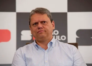 tarcisio-oficializa-candidatura-a-reeleicao-ao-lado-de-flavio-bolsonaro