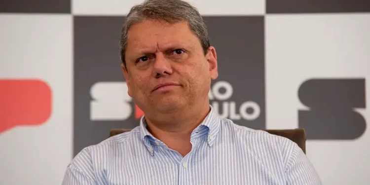 tarcisio-oficializa-candidatura-a-reeleicao-ao-lado-de-flavio-bolsonaro