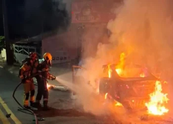 jovem-morre-apos-acidente-entre-carro-e-moto-que-causou-incendio-em-goiania