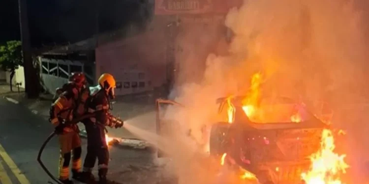 jovem-morre-apos-acidente-entre-carro-e-moto-que-causou-incendio-em-goiania
