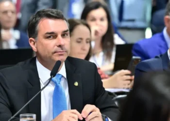 flavio-bolsonaro-corre-contra-o-tempo-para-definir-candidata-a-vice-mulher