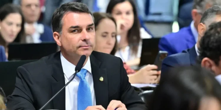 flavio-bolsonaro-corre-contra-o-tempo-para-definir-candidata-a-vice-mulher