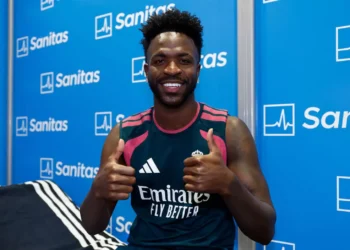 vini-jr.-retorna-ao-real-madrid-mas-renovacao-segue-travada