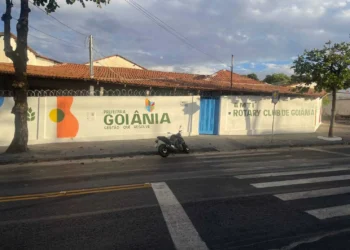 pais-denunciam-falta-de-professores-e-reducao-da-carga-horaria-em-escola-municipal-de-goiania