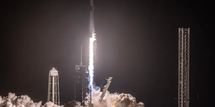foguete-da-spacex-atinge-a-lua-e-abre-cratera-de-18-metros,-diz-nasa