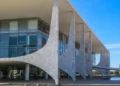 brasil-reage-a-revogacao-de-visto-de-embaixadora-e-acusa-eua-de-escalada-hostil