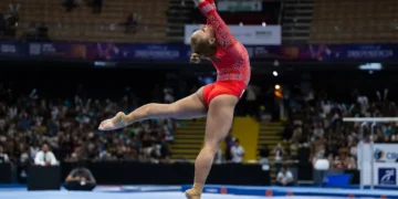 brasileiro-de-ginastica:-flavia-saraiva-lidera-tres-aparelhos-em-brasilia
