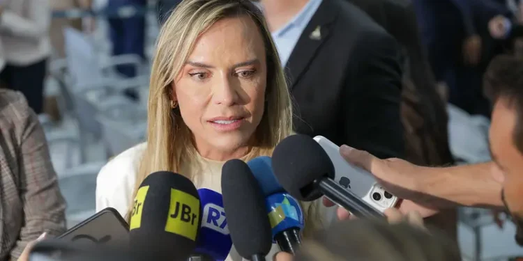 celina-diz-que-assumiu-df-com-rombo-de-r$-5-bilhoes-e-preve-superavit