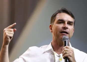 flavio-bolsonaro-promete-indicar-mulheres-ao-stf-e-busca-ampliar-apoio-feminino