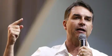 flavio-bolsonaro-promete-indicar-mulheres-ao-stf-e-busca-ampliar-apoio-feminino