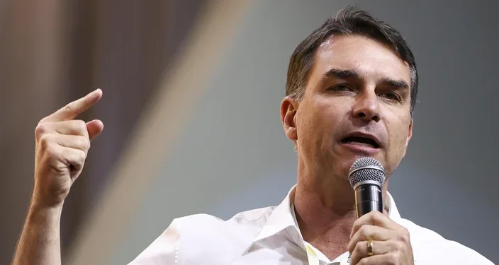 flavio-bolsonaro-promete-indicar-mulheres-ao-stf-e-busca-ampliar-apoio-feminino