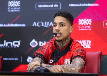 matheusinho-e-apresentado-no-atletico-go-e-projeta-acesso:-“feliz-por-chegar-a-um-clube-grande”