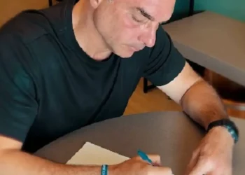 flavio-escreve-carta-a-bolsonaro,-chora-e-chama-veto-de-“desumano”