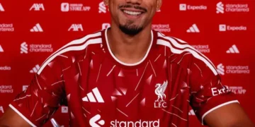 ronald-araujo-e-emprestado-pelo-barcelona-ao-liverpool-ate-junho-de-2027