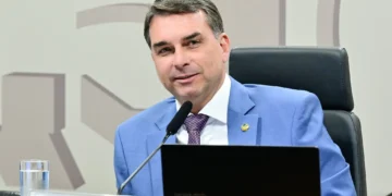 “grande-articulador-de-lula”,-diz-flavio-bolsonaro-sobre-moraes