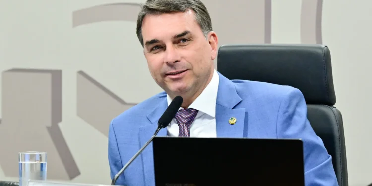 “grande-articulador-de-lula”,-diz-flavio-bolsonaro-sobre-moraes