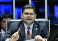 alcolumbre-anuncia-avanco-de-pec-que-preve-fim-da-escala-6×1-no-senado