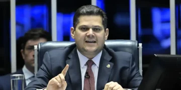alcolumbre-anuncia-avanco-de-pec-que-preve-fim-da-escala-6×1-no-senado