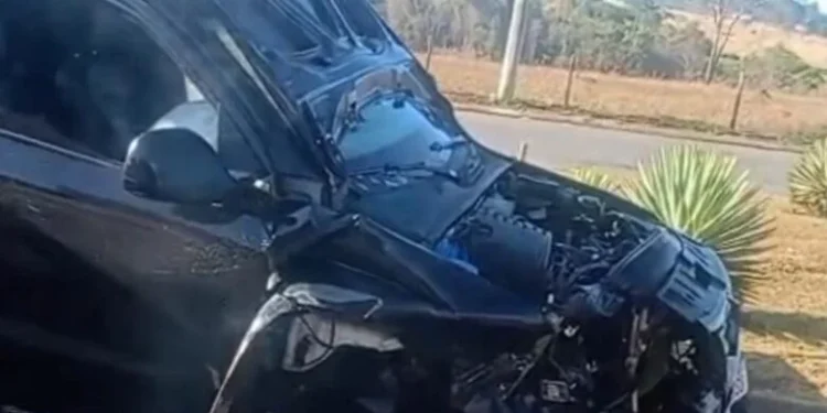 colisao-entre-dois-carros-deixa-um-morto-e-dois-feridos-em-goiania