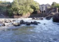 espuma-aparece-no-rio-meia-ponte-em-goiania-e-mobiliza-investigacao