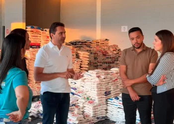 aparecida-e-show-arrecada-110-mil-quilos-de-alimentos-e-racoes-para-familias-e-causa-animal
