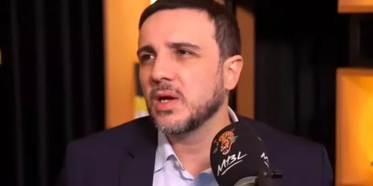renan-santos-diz-que-lula-e-flavio-bolsonaro-sao-candidatos-de-centro