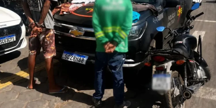 dupla-e-presa-suspeita-de-cometer-roubos-contra-adolescente-e-idosa-em-aparecida-de-goiania