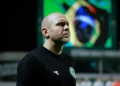 mozart-assume-responsabilidade-por-derrota-e-confirma-disputa-entre-goleiros