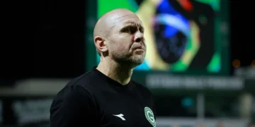 mozart-assume-responsabilidade-por-derrota-e-confirma-disputa-entre-goleiros