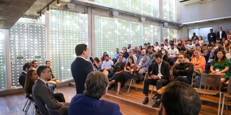 goias-reune-municipios-para-definir-regras-para-uso-de-ia-no-setor-publico