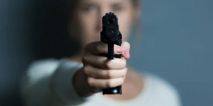 camara-mantem-projeto-que-preve-ate-r$-5-mil-para-armas-a-mulheres-em-goiania