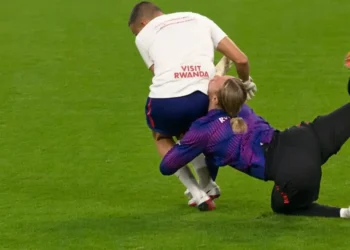 goleiro-do-psg-cai-no-aquecimento-antes-de-jogo-e-situacao-preocupa;-saiba-o-que-aconteceu