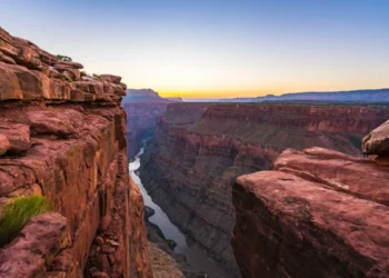 cheia-no-grand-canyon-(eua)-deixa-mais-de-20-pessoas-desaparecidas