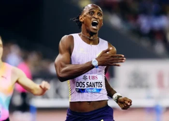 piu-quebra-recorde-mundial-nos-400m-com-barreiras-e-ainda-surpreende-com-o-ingles