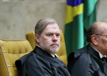 decisao-de-toffoli-contra-renan-santos-provoca-criticas-entre-ministros-do-tse