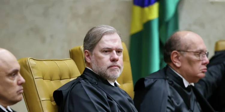 decisao-de-toffoli-contra-renan-santos-provoca-criticas-entre-ministros-do-tse