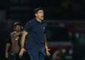 abel-ferreira-e-denunciado-pelo-stjd-apos-chutar-microfone-em-jogo-do-palmeiras