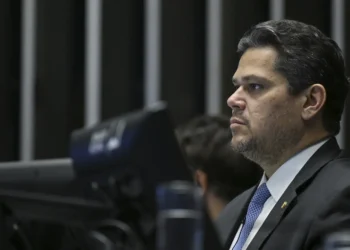 acordo-no-senado-pode-adiar-fim-da-escala-6×1-e-aliviar-pressao-sobre-moraes
