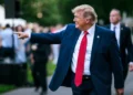 trump-sugere-renomear-estreito-de-ormuz-como-“estreito-de-trump”