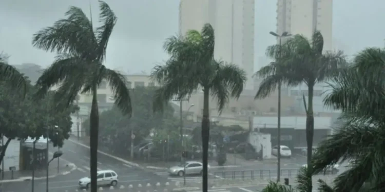 goias-tem-previsao-de-chuva,-mas-segue-sob-alerta-de-baixa-umidade