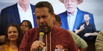 “a-eleicao-vai-ser-uma-guerra”,-afirma-boulos-em-encontro-com-esquerda-em-goiania