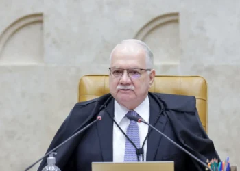 fachin-retira-acusacoes-de-moraes-contra-mendonca-de-inquerito-e-abre-prazo-para-manifestacao