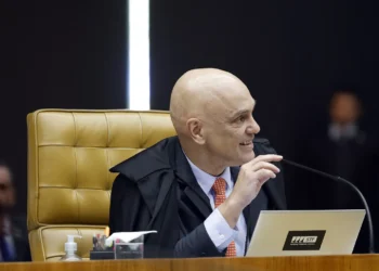 moraes-mantem-postura-de-tranquilidade-em-meio-a-crise-no-stf
