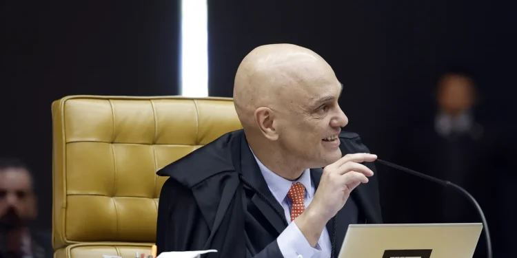 moraes-mantem-postura-de-tranquilidade-em-meio-a-crise-no-stf