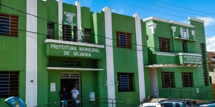 prefeitura-de-silvania-go-abre-180-vagas-na-saude