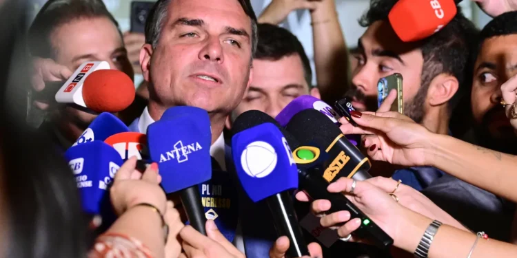 flavio-acusa-alcolumbre-de-proteger-moraes